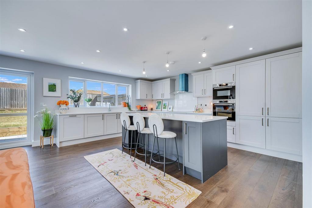 DSC 7645-DSC 7649.jpg