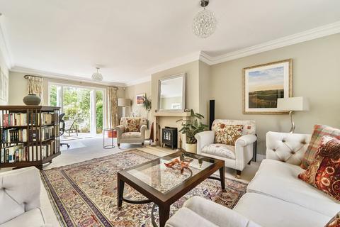 5 Summerfold, Rudgwick, Horsham, RH12 3BY