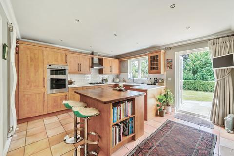 5 Summerfold, Rudgwick, Horsham, RH12 3BY