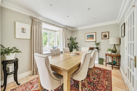 5 Summerfold, Rudgwick, Horsham, RH12 3BY