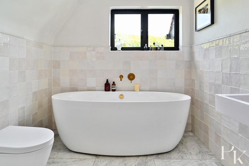 66 Deancourt Road, BN2 (35).jpg