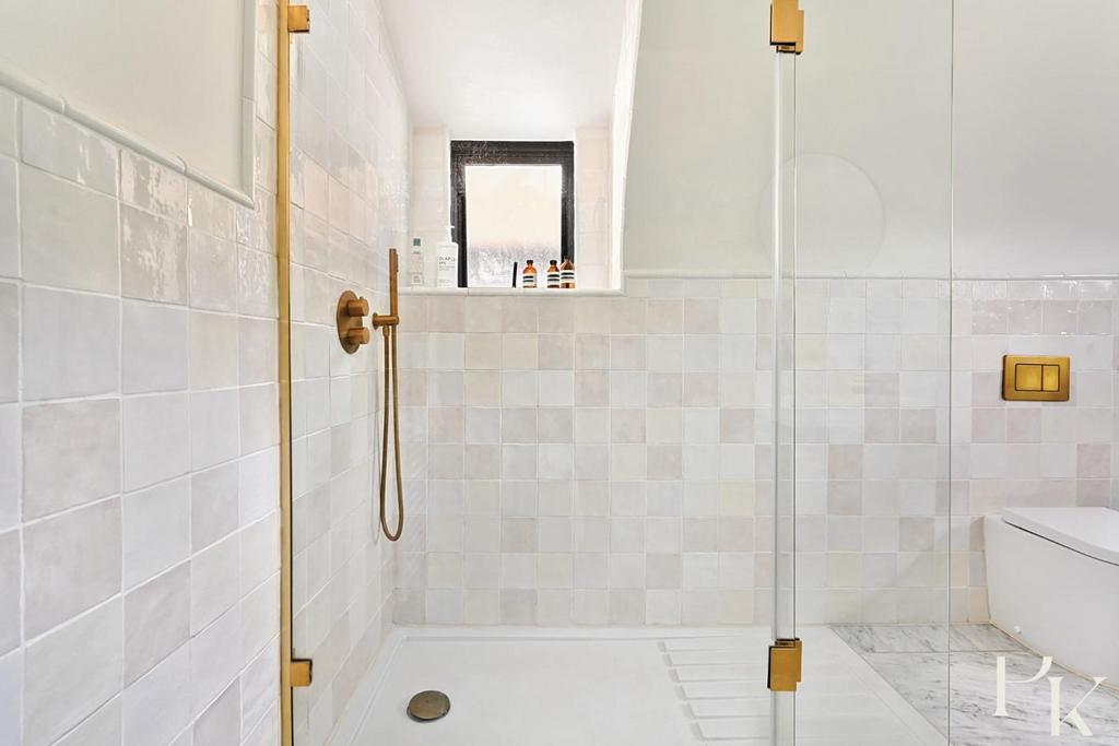 66 Deancourt Road, BN2 (24).jpg