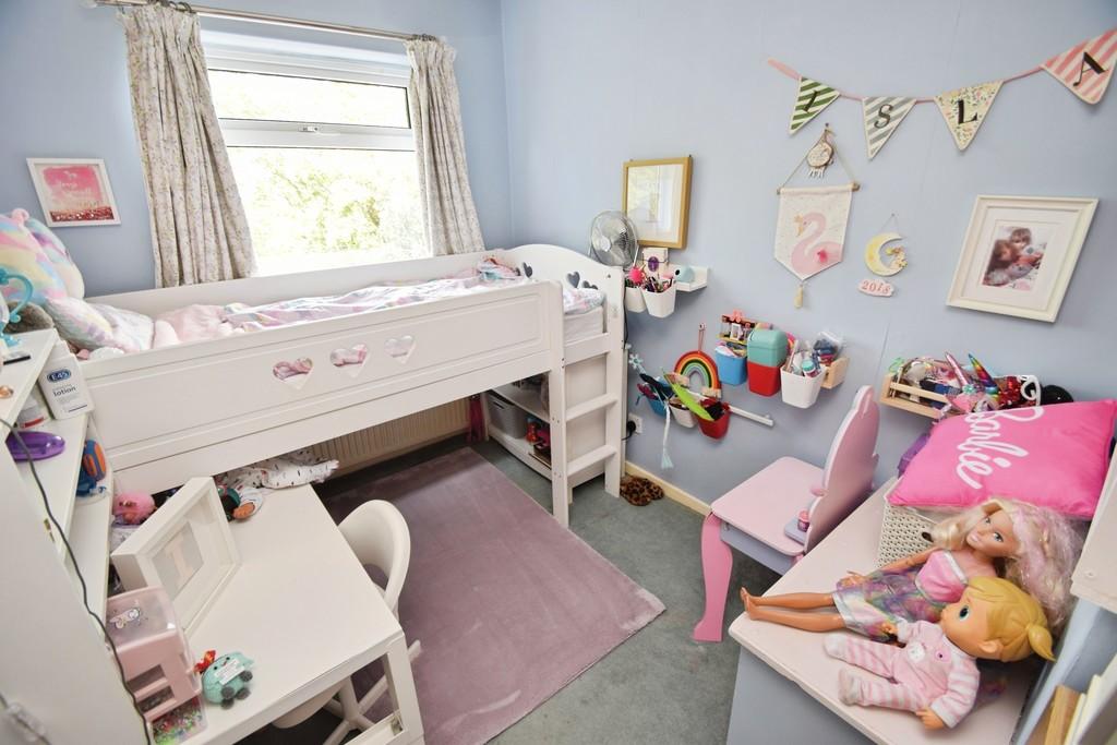 1a2b2dd1-Bedroom 203