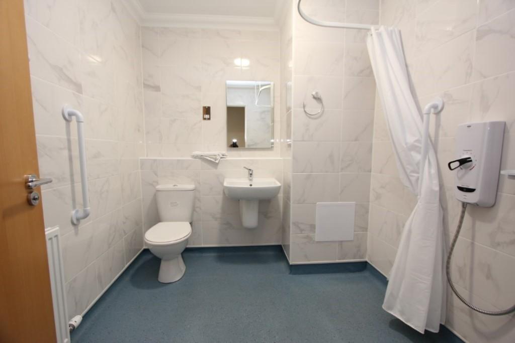 Main Shower/Wet Room