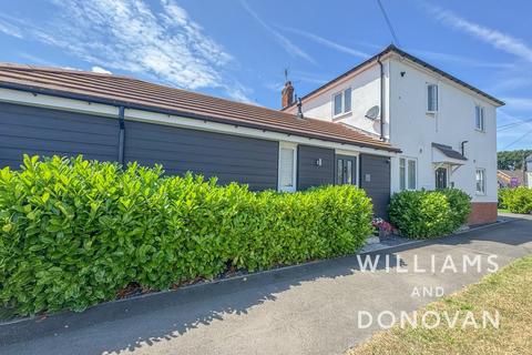 2c Broadlands Road, Hockley, SS5 5DS