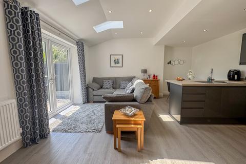 2c Broadlands Road, Hockley, SS5 5DS