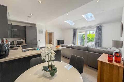 2c Broadlands Road, Hockley, SS5 5DS