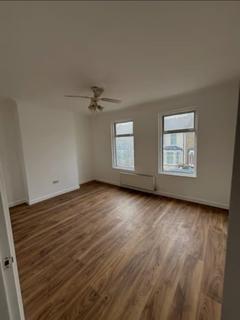 3 bedroom terraced house to rent, Hollington Road, London
