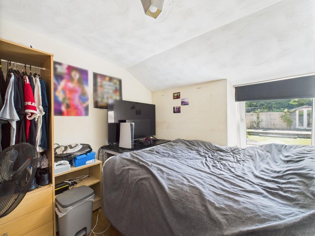 Cam02089 g0 pr0524 still028