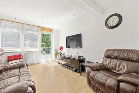 3 bedroom flat for sale, Chalfont Station Road, Little Chalfont