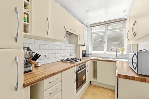 3 bedroom flat for sale, Chalfont Station Road, Little Chalfont
