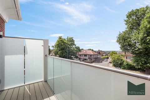 3 bedroom apartment for sale, Chase Side, London