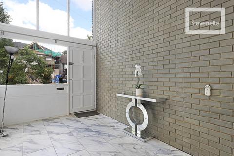 undefined, The Avenue, Loughton