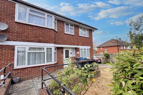 15 Waddington Avenue, Coulsdon, CR5 1QG