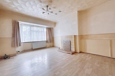 15 Waddington Avenue, Coulsdon, CR5 1QG