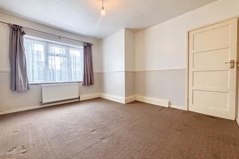 15 Waddington Avenue, Coulsdon, CR5 1QG