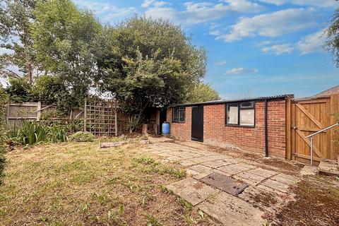15 Waddington Avenue, Coulsdon, CR5 1QG