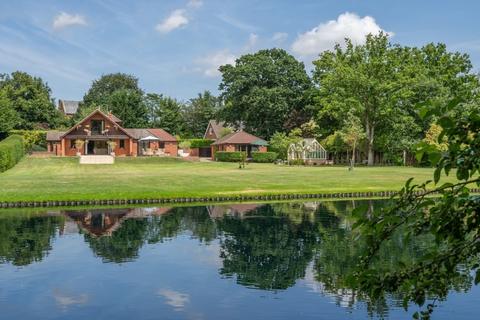 undefined, Strumpshaw