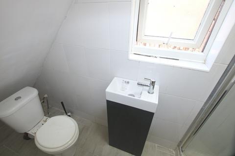 Studio to rent, Fleetwood Road, London