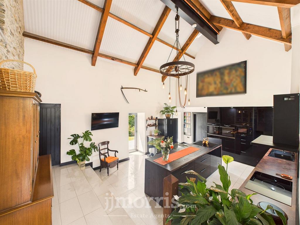 CAM05297 G0-PR0066-STILL032.jpg