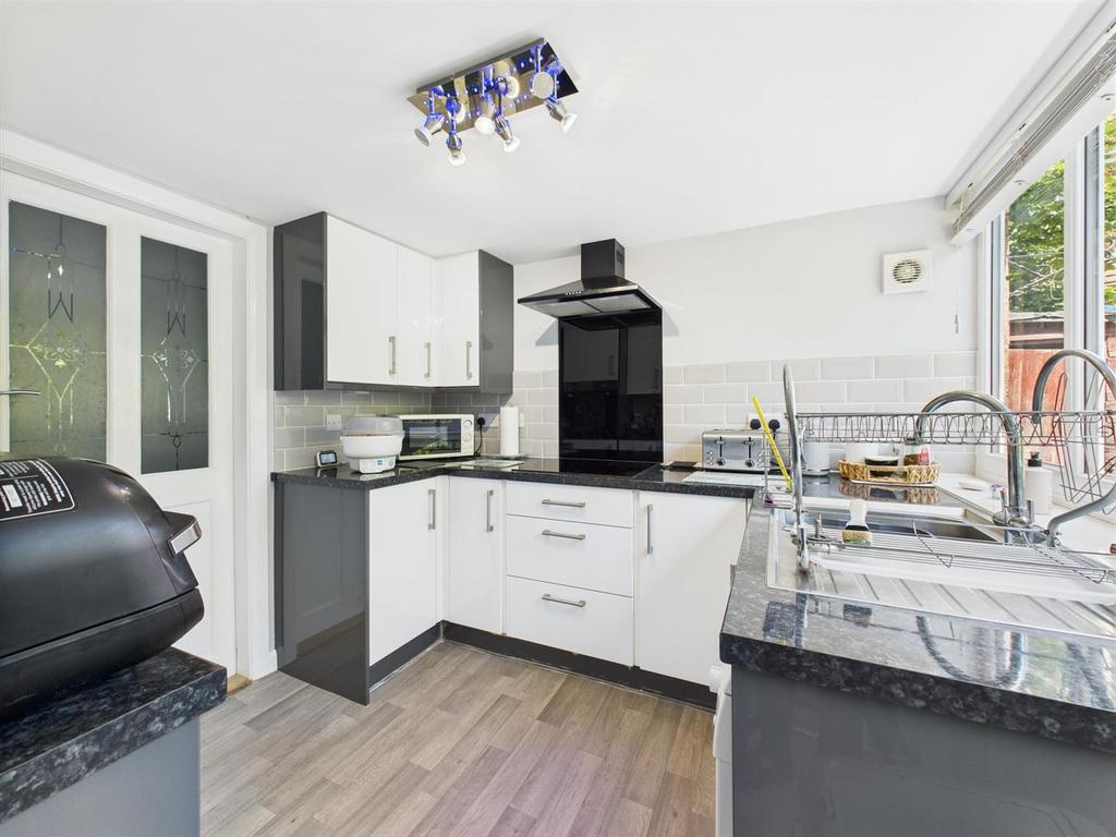 Kitchen: