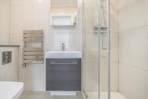 Studio to rent, High Street, London W3