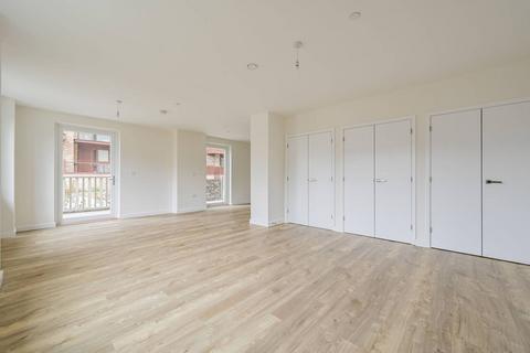 4 bedroom flat for sale, The Silverton, Royal Docks E16