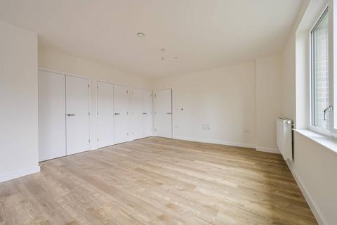 4 bedroom flat for sale, The Silverton, Royal Docks E16