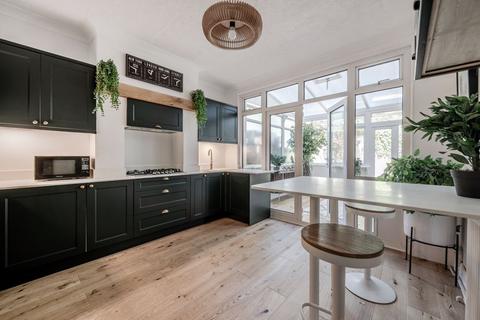 6 Ridgeway Avenue, Barnet, EN4 8TW