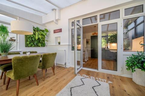 6 Ridgeway Avenue, Barnet, EN4 8TW