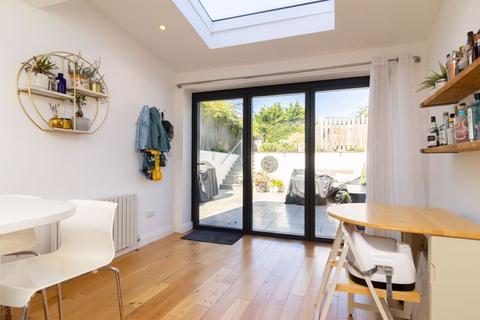 14 High Street, Godstone, RH9 8AG