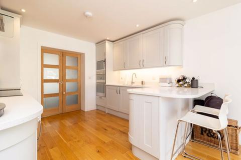 14 High Street, Godstone, RH9 8AG