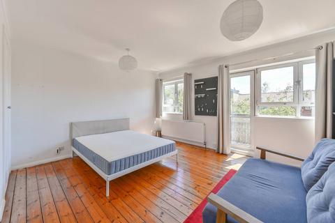 Studio to rent, Alfred Butt House, Tooting Bec, London, SW17