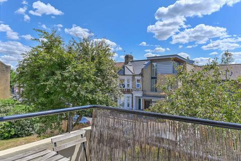 Studio to rent, Alfred Butt House, Tooting Bec, London, SW17