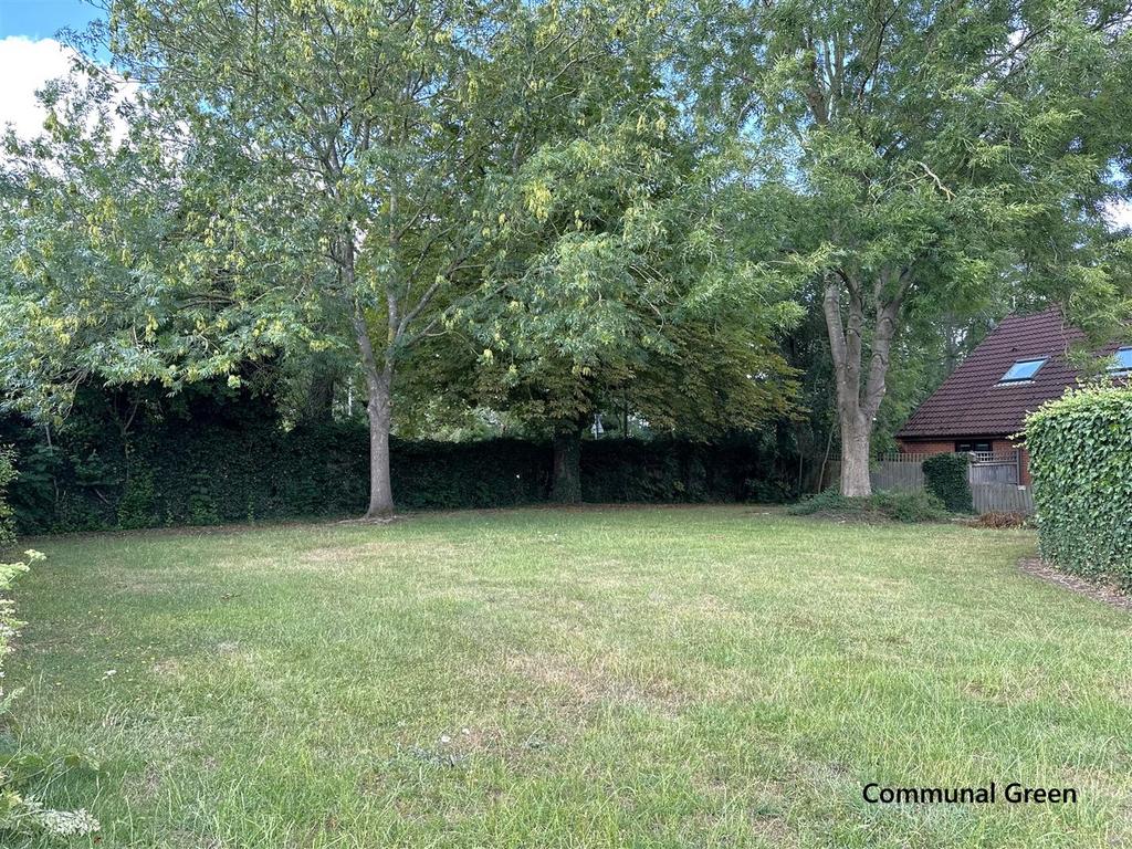Communal Green 724