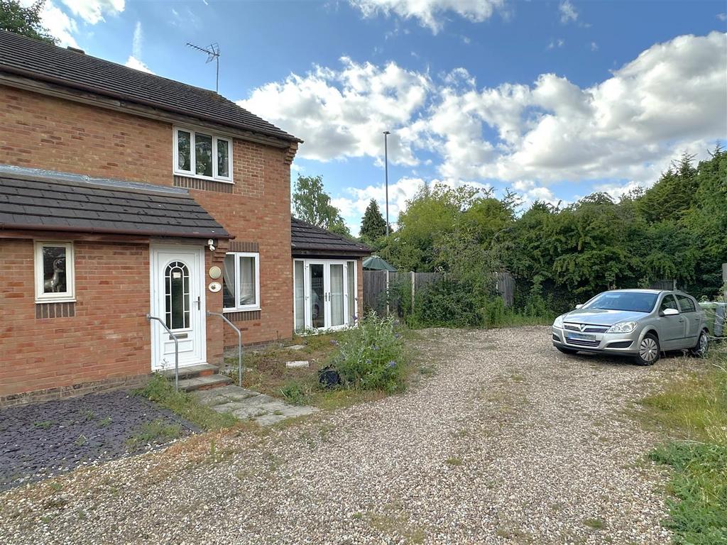 Front Aspect &amp; Driveway 719