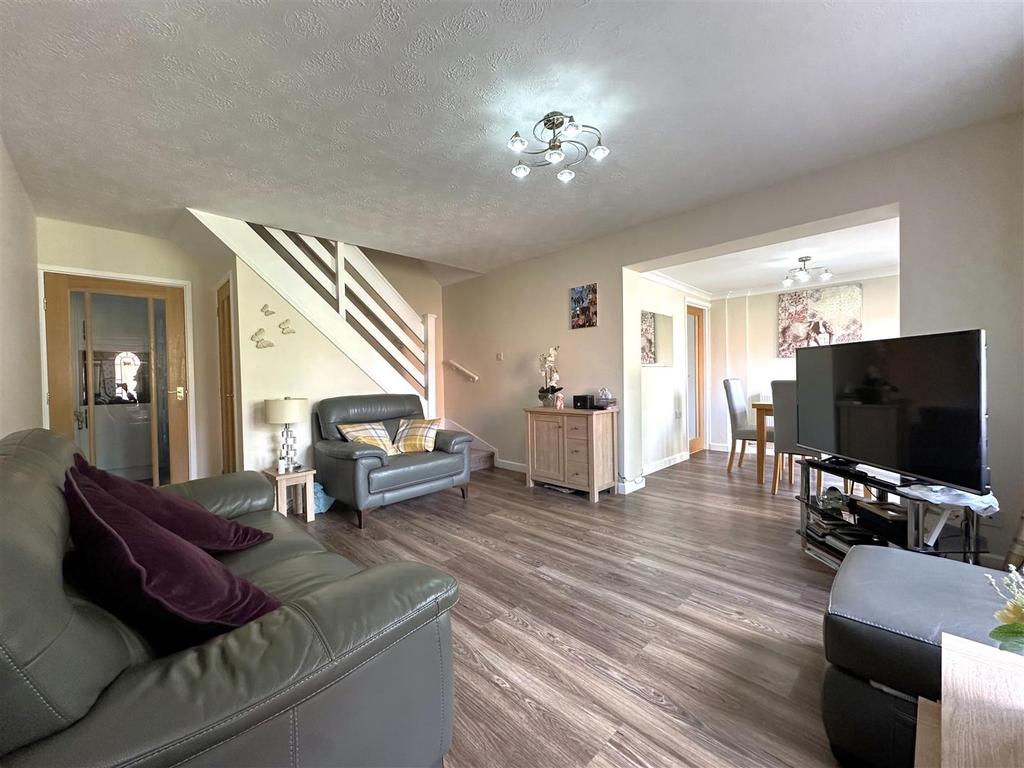 Large Living Room  772