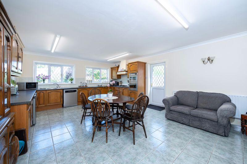 Living dining...