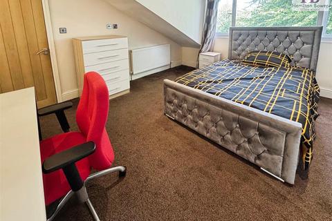 1 bedroom in a house share to rent, Coniston Grove, Heaton, Bradford