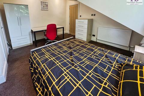1 bedroom in a house share to rent, Coniston Grove, Heaton, Bradford
