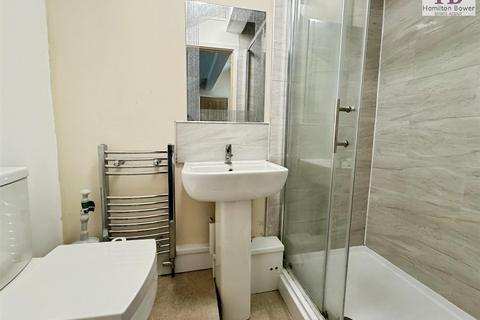 1 bedroom in a house share to rent, Coniston Grove, Heaton, Bradford