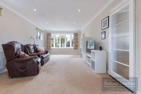20 Riding Hill, South Croydon, CR2 9LN