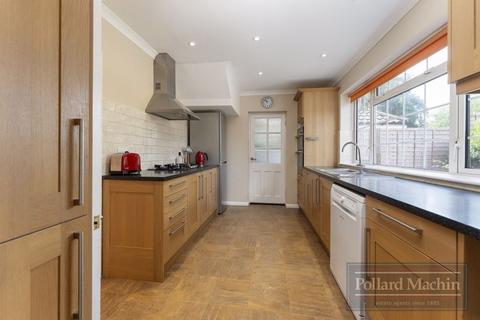 20 Riding Hill, South Croydon, CR2 9LN