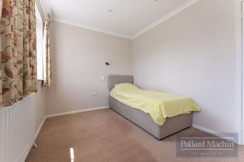 20 Riding Hill, South Croydon, CR2 9LN