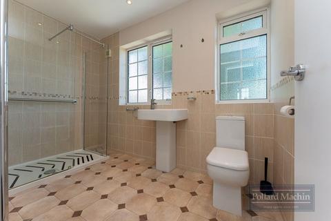 20 Riding Hill, South Croydon, CR2 9LN