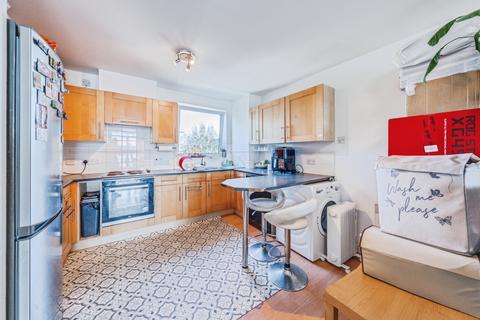 2 bedroom apartment to rent, Fishguard Way, Royal Docks, London, E16
