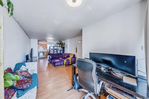 2 bedroom apartment to rent, Fishguard Way, Royal Docks, London, E16