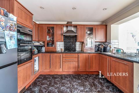 4 bedroom link detached house to rent, Tyne Crescent, Bedford, MK41 7YL