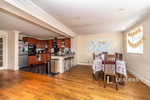 4 bedroom link detached house to rent, Tyne Crescent, Bedford, MK41 7YL