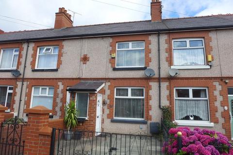 3 bedroom terraced house to rent, Saxon Street, LL13
